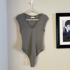 Universal Thread Charcoal Gray Grey V-Neck Bodysuit Women’s Size Medium Soze M